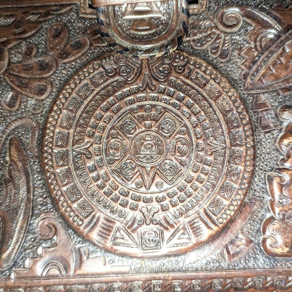 Vintage and tooled Women’s Extra Large Clutch Style organizer unique